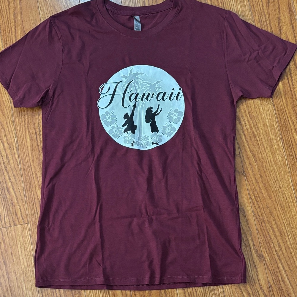 🌸 NWOT HAWAII SOUVENIR T-SHIRT 🌸
